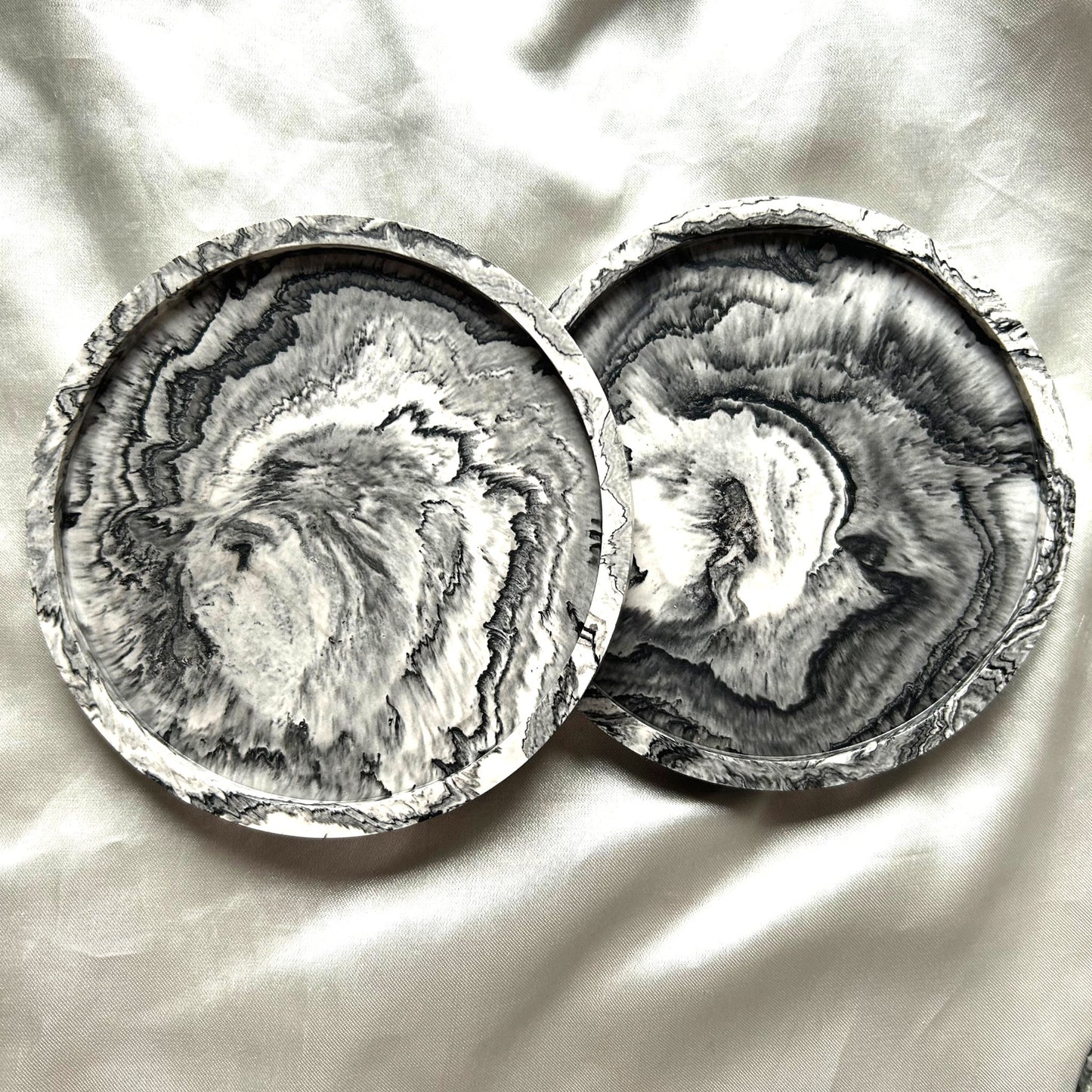Willow Jesmonite Coaster - Black - Large Circle