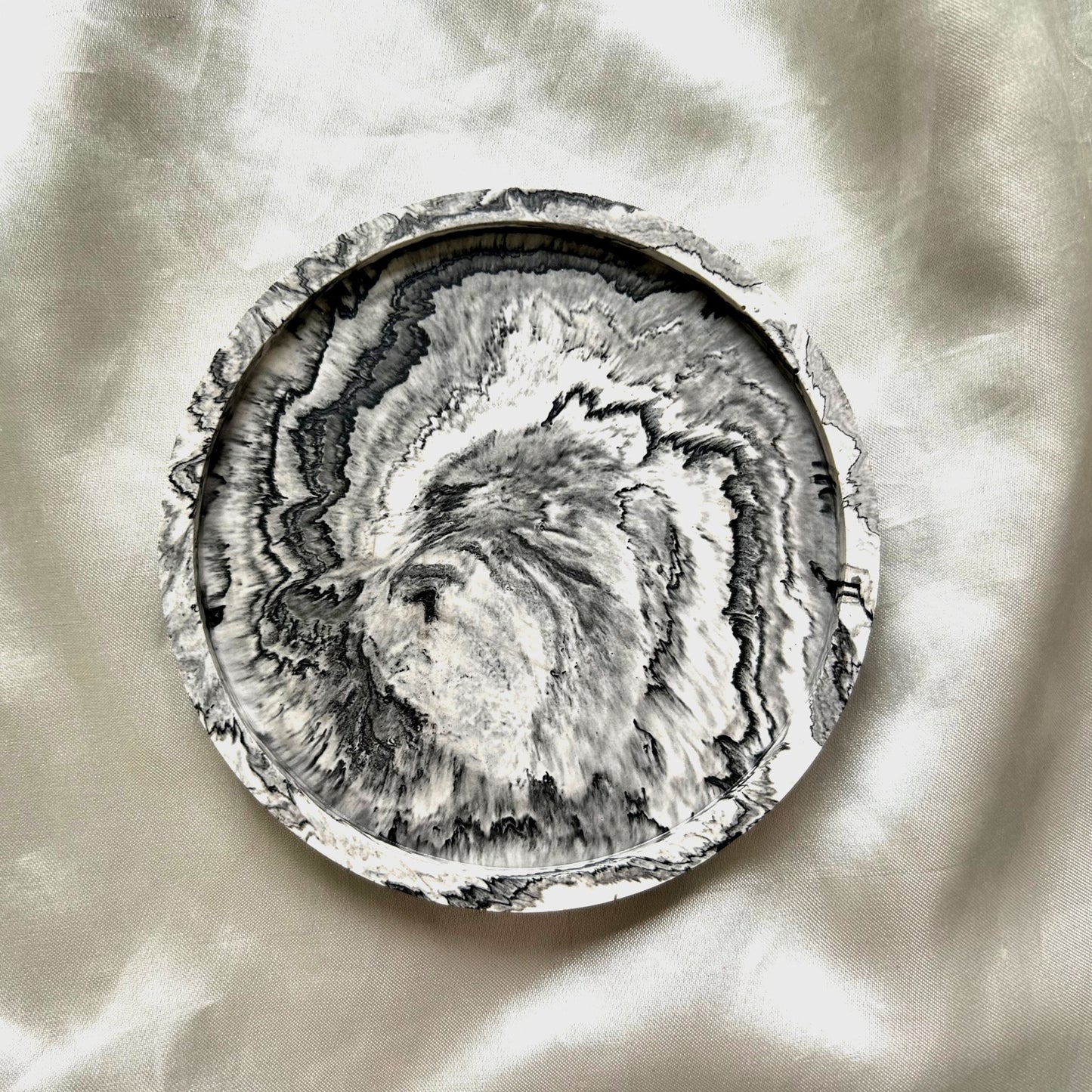 Willow Jesmonite Coaster - Black - Large Circle