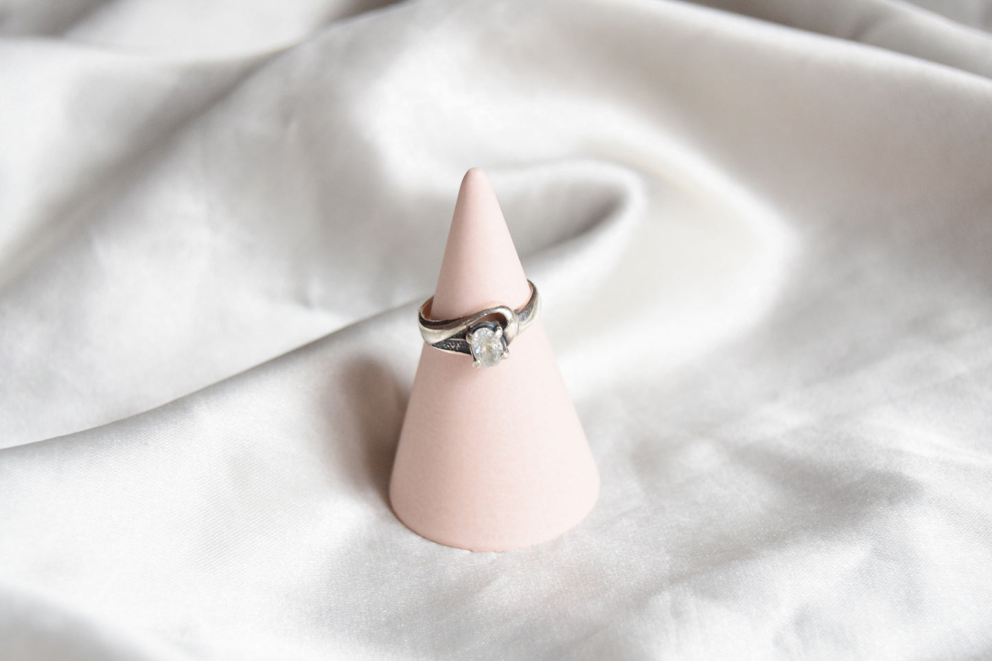 Skyscraper Jesmonite Cone Ring Holder - Light Pink